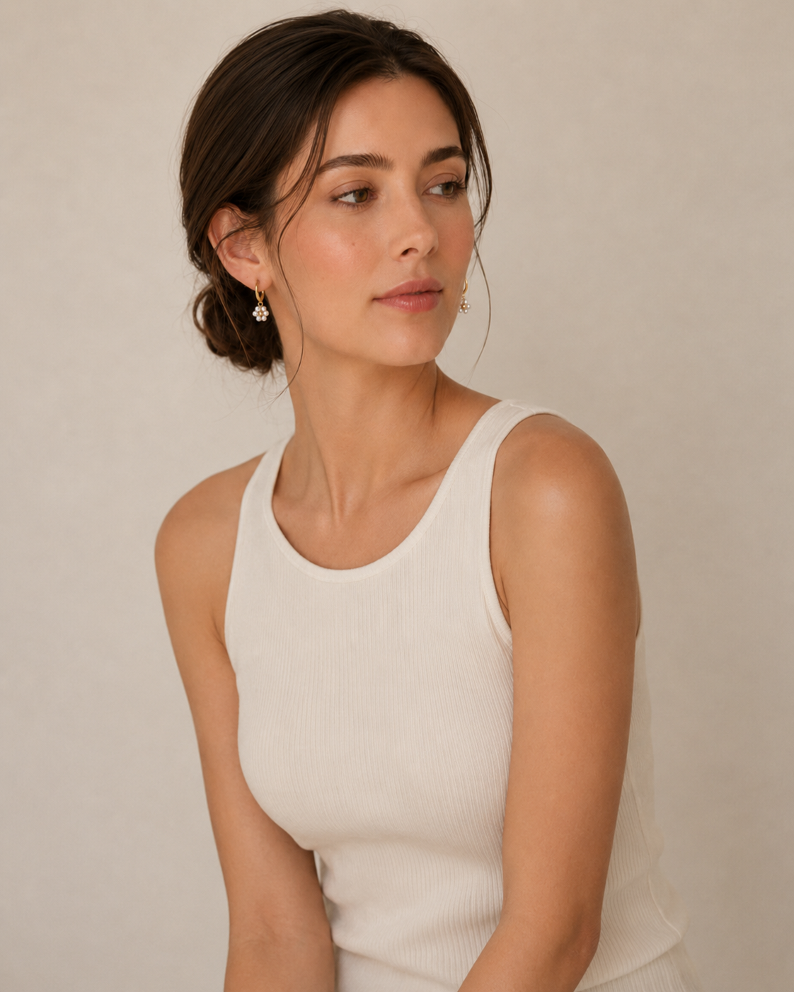 Boucles d’oreilles créoles Fleur Nacrée – Acier inoxydable doré