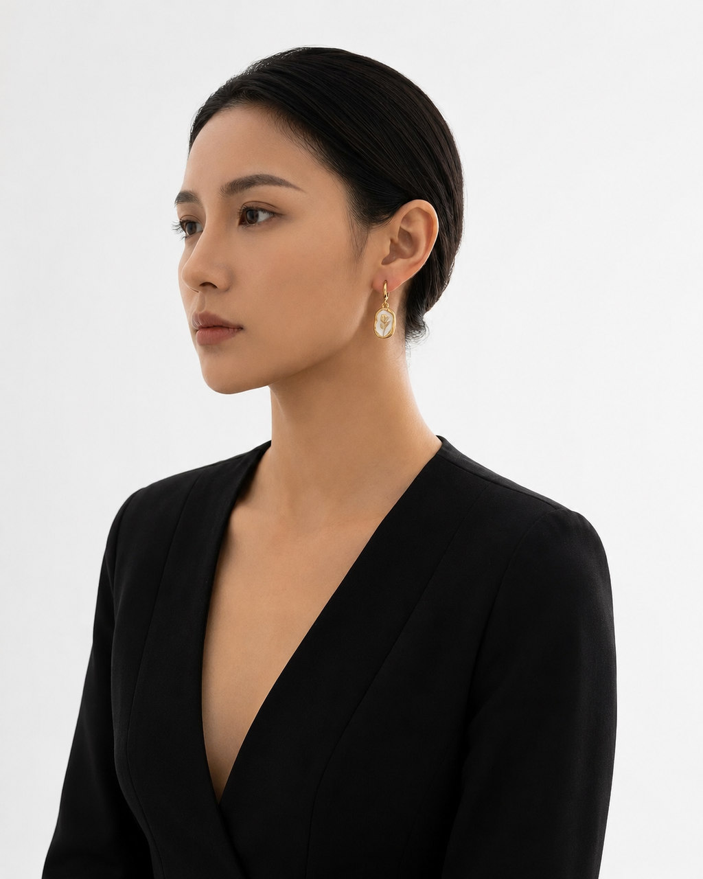 Boucles d’oreilles créoles Fleur Nacrée – Acier inoxydable doré