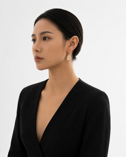 Boucles d’oreilles créoles Fleur Nacrée – Acier inoxydable doré