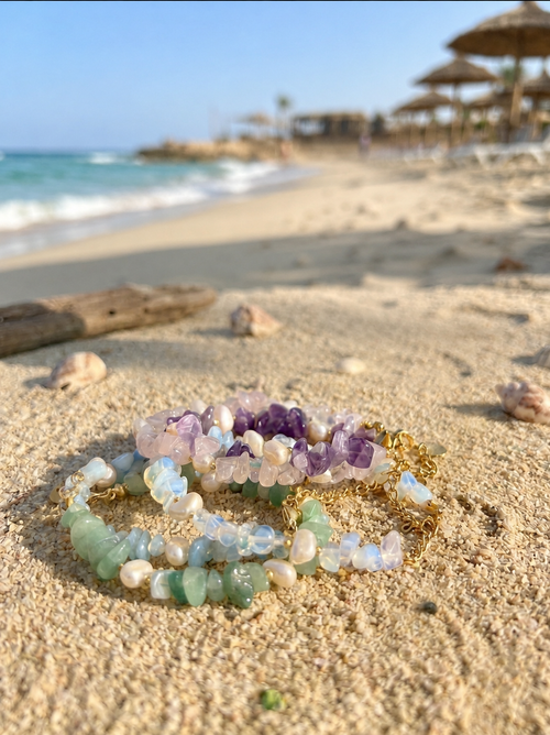 Bracelet artisanal réglable en pierres naturelles colorées et perles nacrées – Chaîne inoxydable dorée