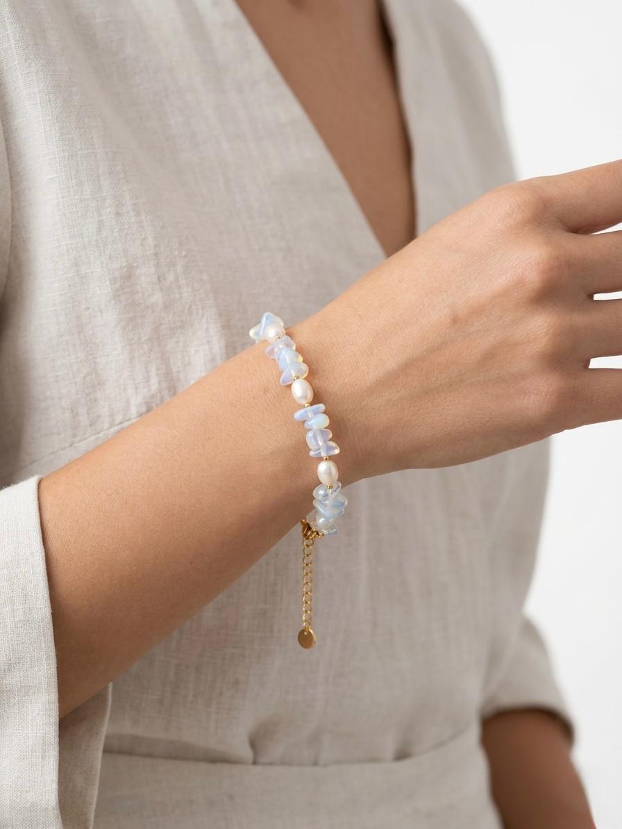 Bracelet artisanal réglable en pierres naturelles colorées et perles nacrées – Chaîne inoxydable dorée